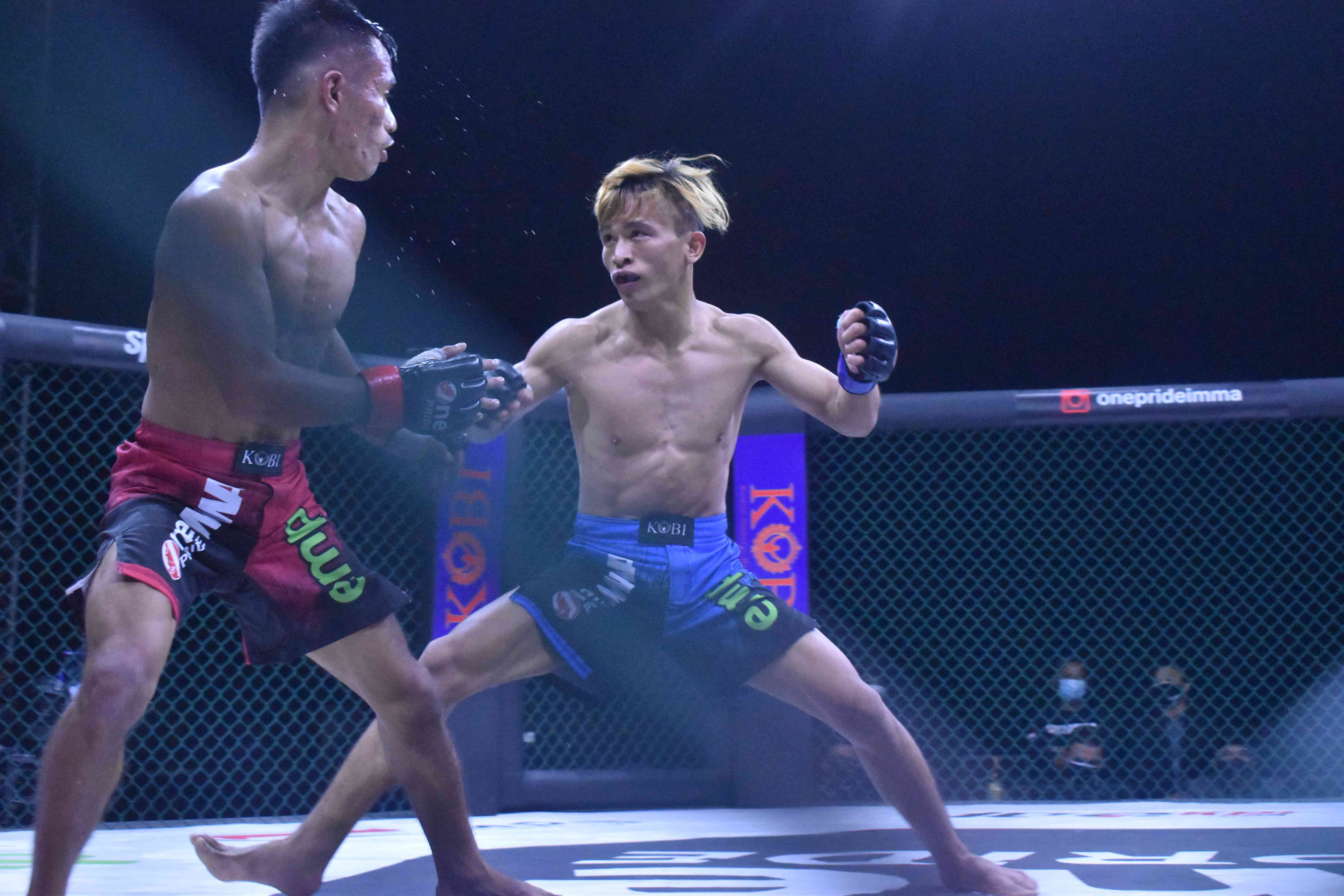 Duel Bersimbah Darah, Novan Kaunang Raih Sabuk Atomweight One Pride